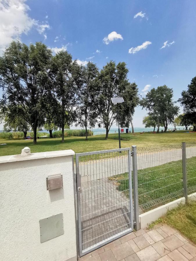 Vizpart Honved Apartman バラトンレッレ エクステリア 写真