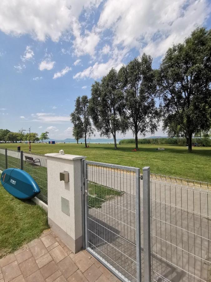 Vizpart Honved Apartman バラトンレッレ エクステリア 写真